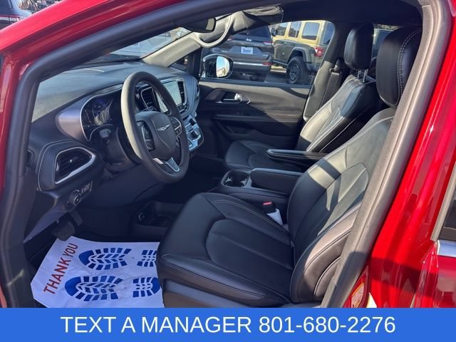 New 2026 Chrysler Pacifica Select AWD/4WD image 24