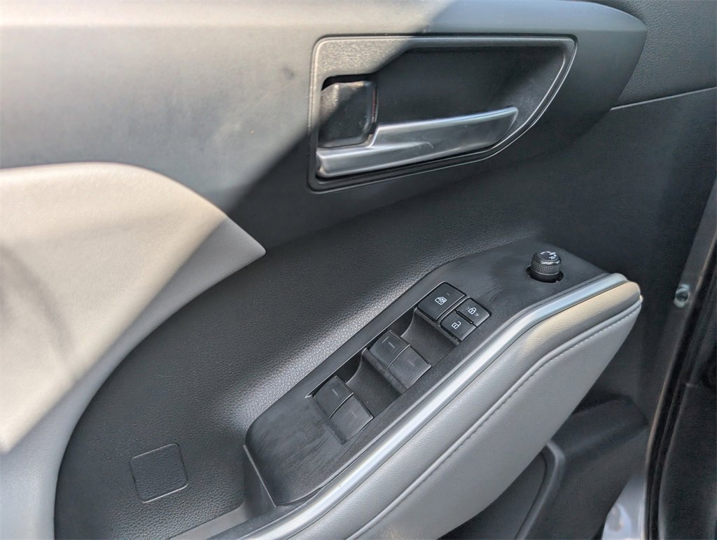 Used 2021 Toyota Highlander XLE image 9