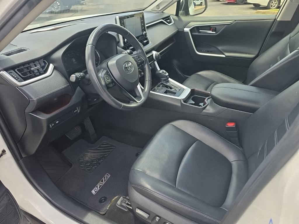 Used 2019 Toyota RAV4 Limited FWD image 9