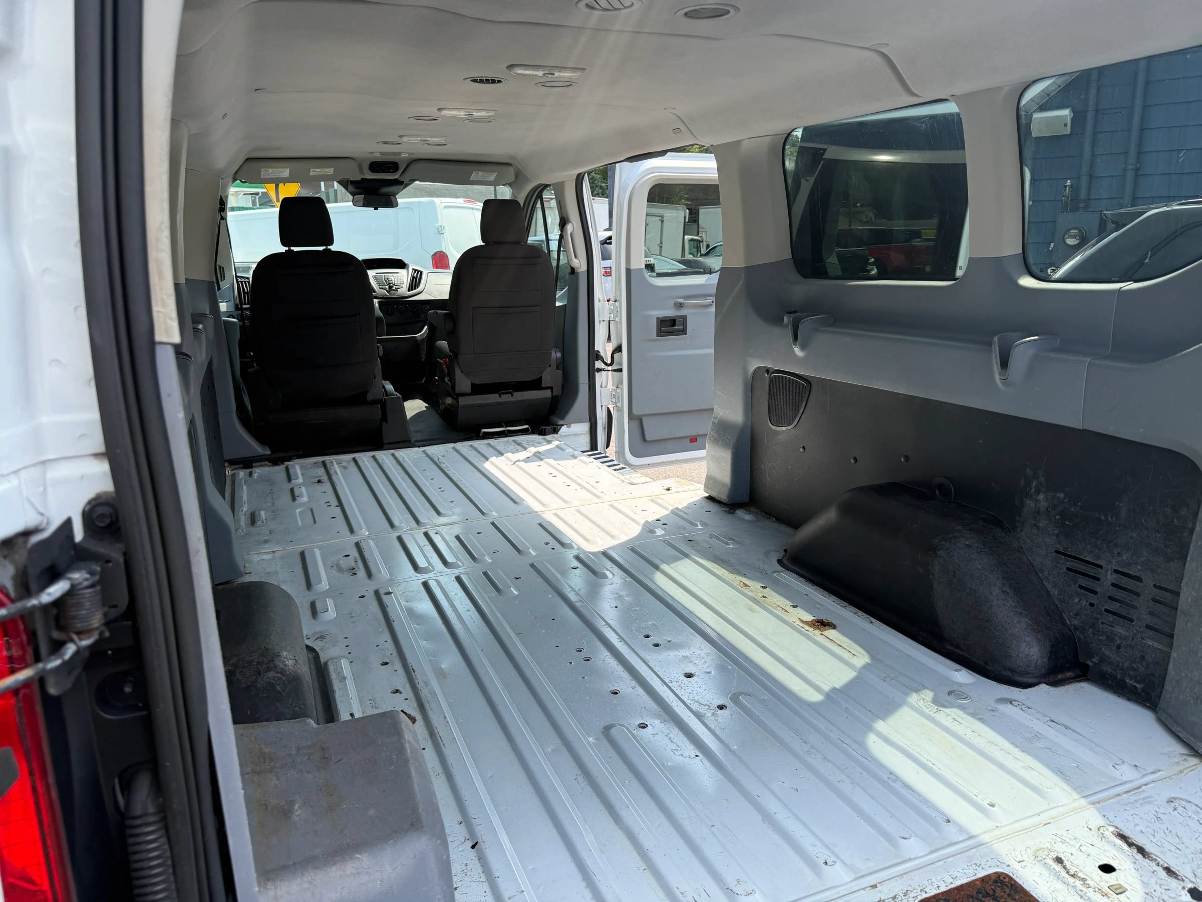 Used 2018 Ford Transit 350 XLT RWD image 13