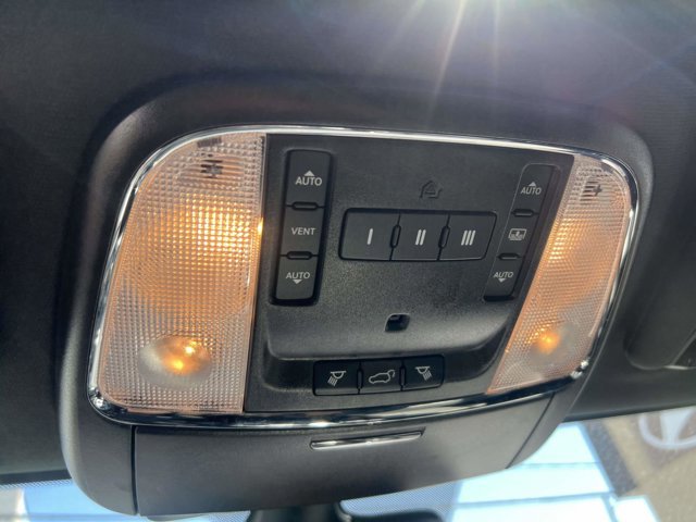 Certified 2020 Jeep Grand Cherokee Limited w/ Luxury Group II AWD/4WD image 33