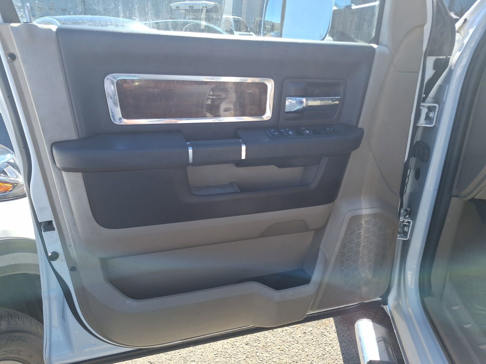 Used 2012 RAM 2500 Laramie w/ Protection Group image 15