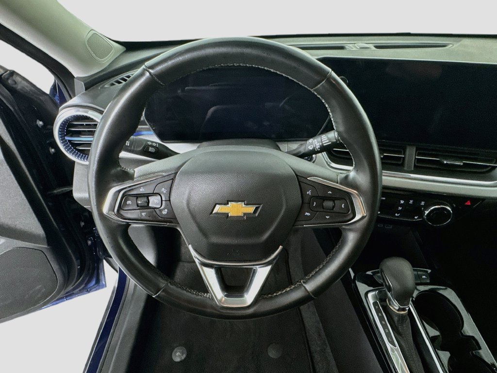Used 2024 Chevrolet Trax LT w/ LT Convenience Package FWD image 11