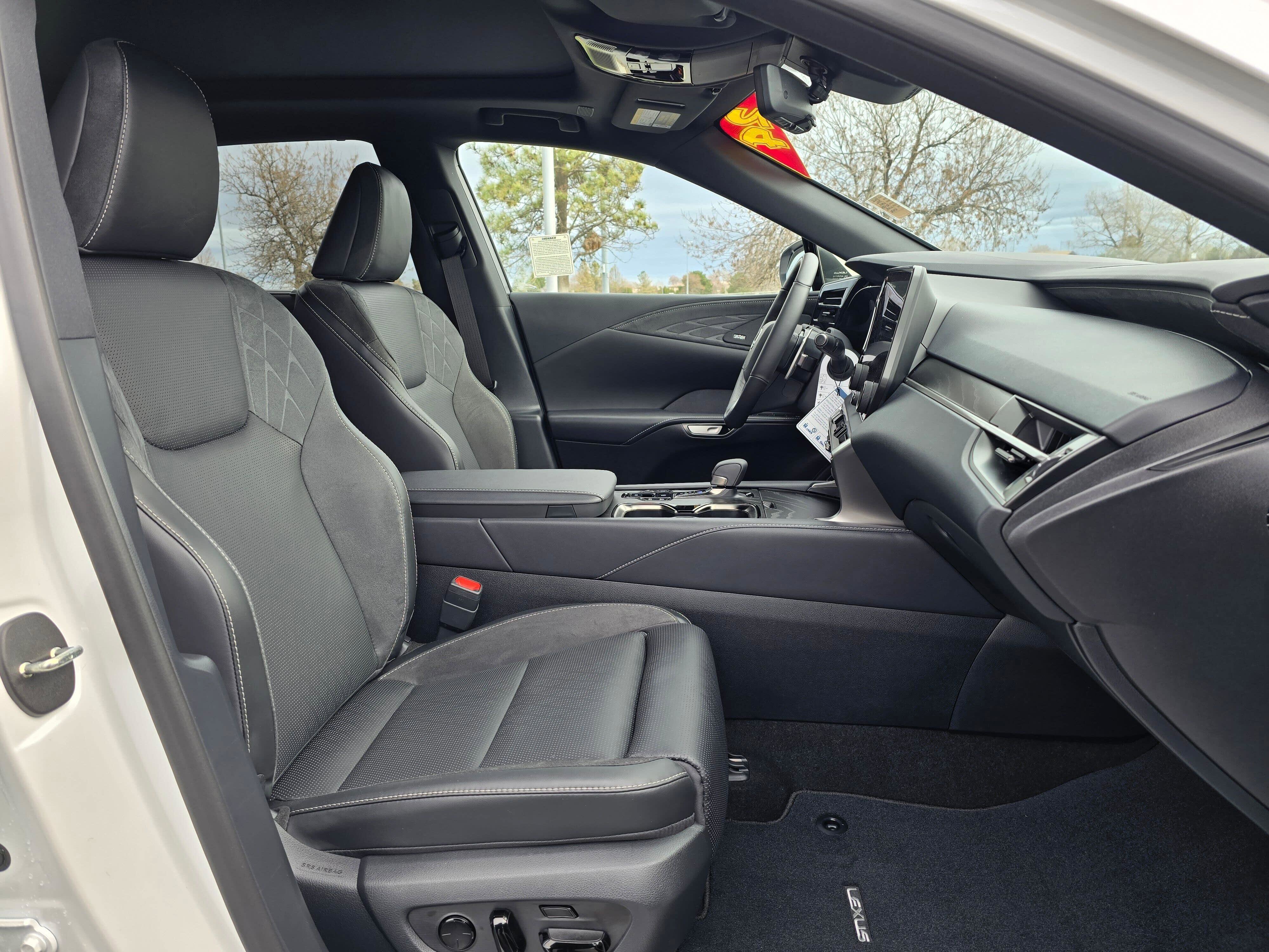 Used 2026 Lexus RX 450h Luxury w/ Convenience Package image 10