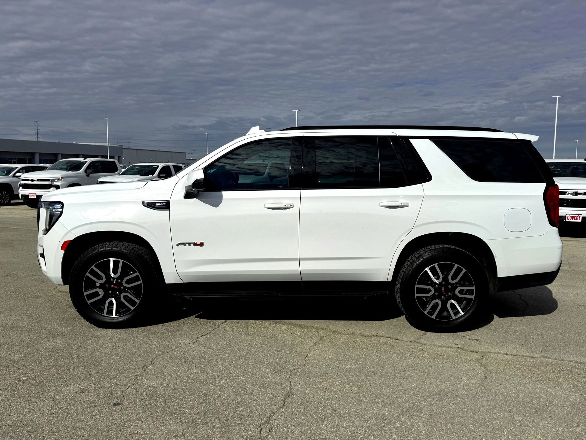 Used 2023 GMC Yukon AT4 w/ Technology Package image 10