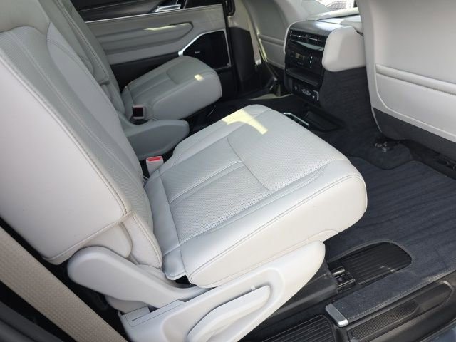 Used 2024 Jeep Wagoneer Series III w/ Premium Group I AWD/4WD image 60