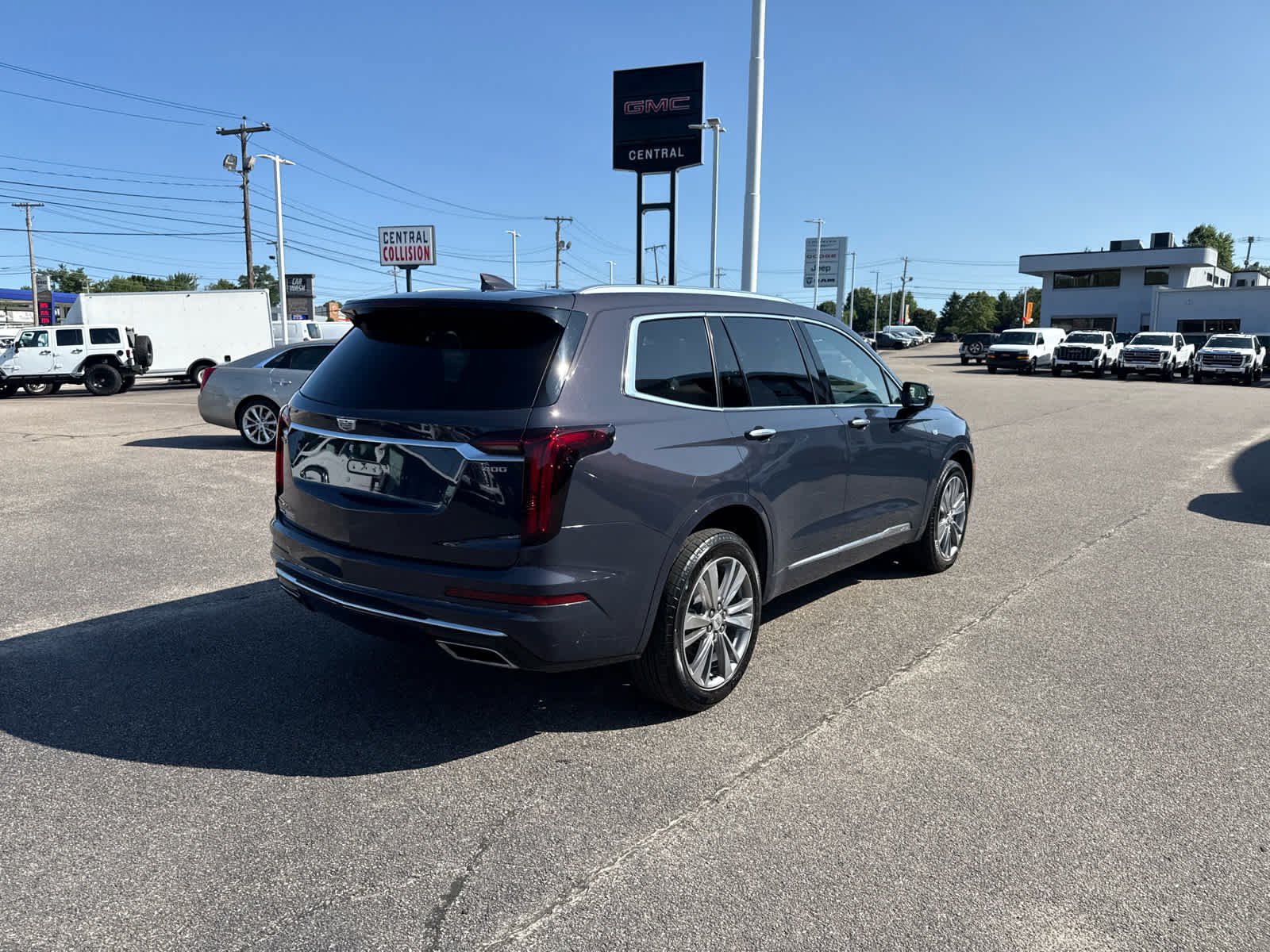 Used 2024 Cadillac XT6 Premium Luxury AWD/4WD image 5