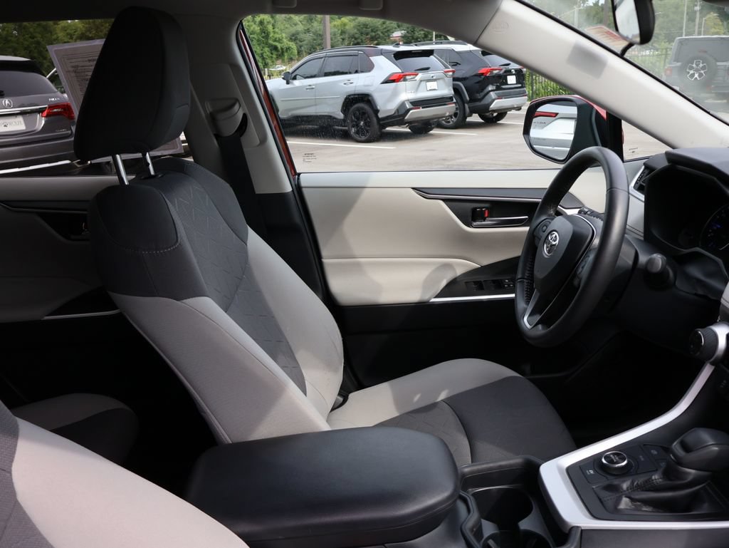 Used 2020 Toyota RAV4 XLE w/ XLE Grade Weather Package AWD/4WD image 8