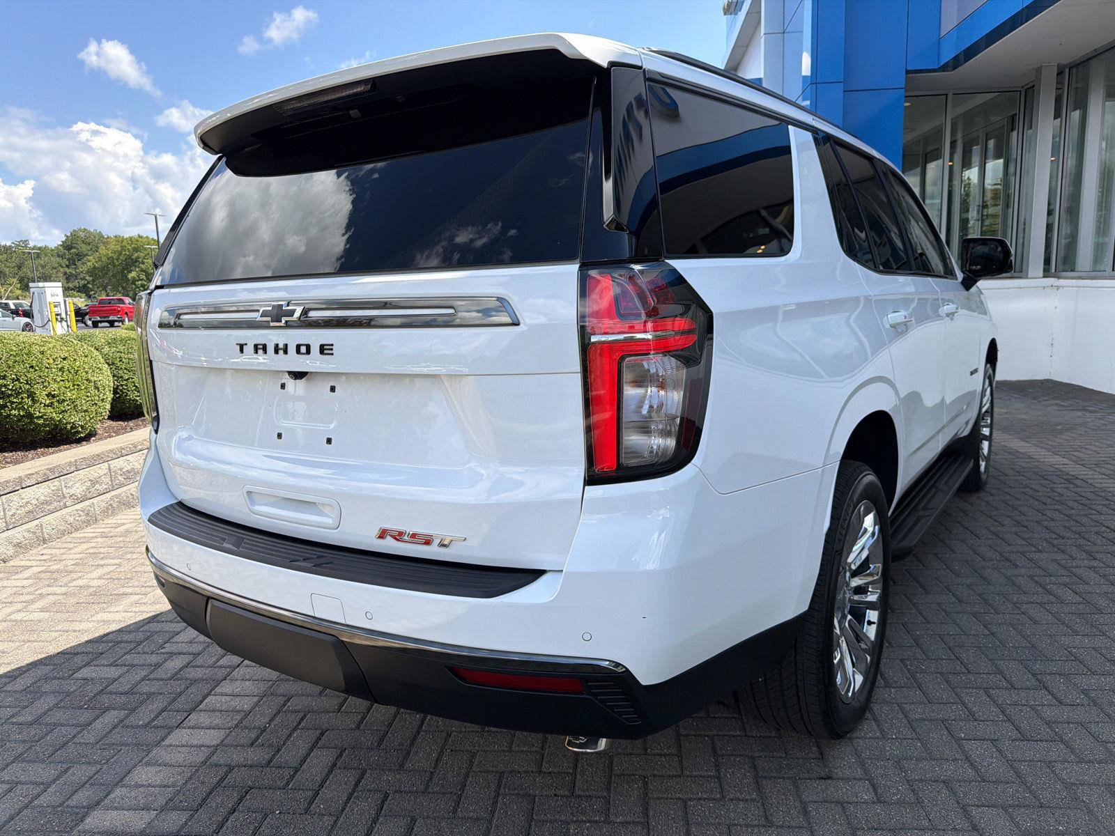 Used 2022 Chevrolet Tahoe RST w/ Luxury Package AWD/4WD image 5