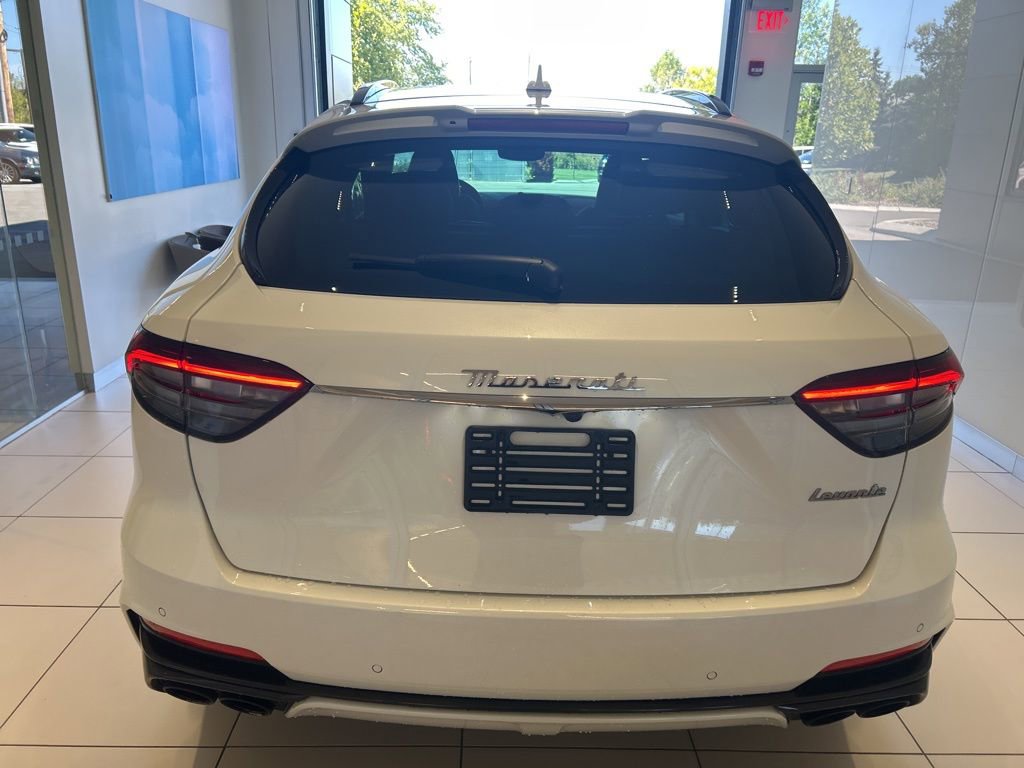 Used 2022 Maserati Levante Trofeo image 15