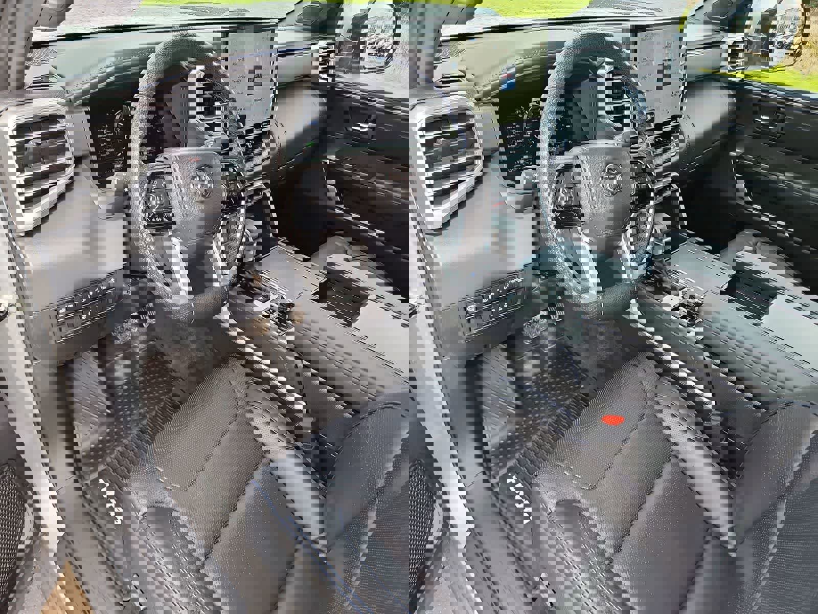 Used 2022 Toyota Tundra Platinum image 2