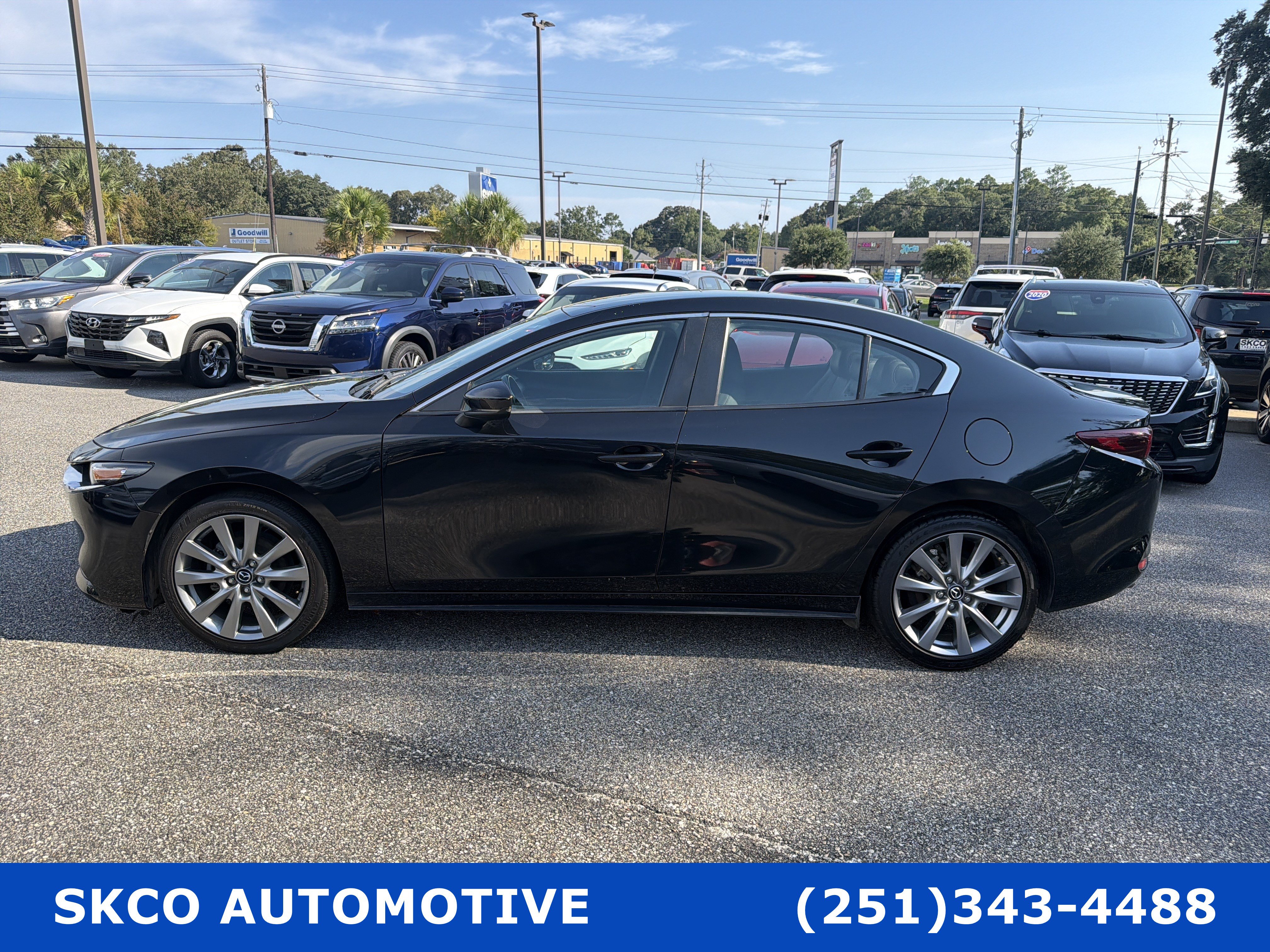 Used 2023 MAZDA MAZDA3 s FWD image 2