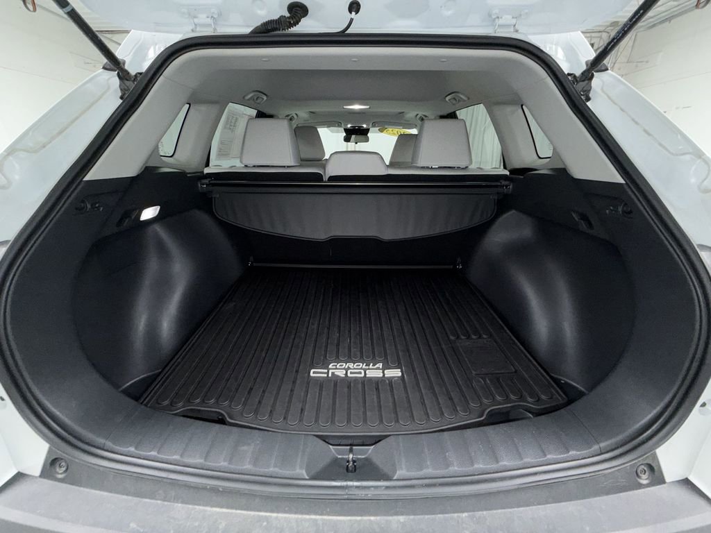 Certified 2025 Toyota Corolla Cross LE w/ Moonroof Package AWD/4WD image 15