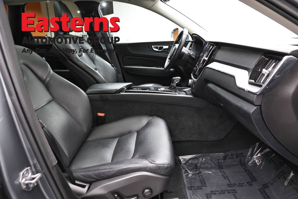 Used 2019 Volvo XC60 T6 Momentum w/ Premium Package image 24