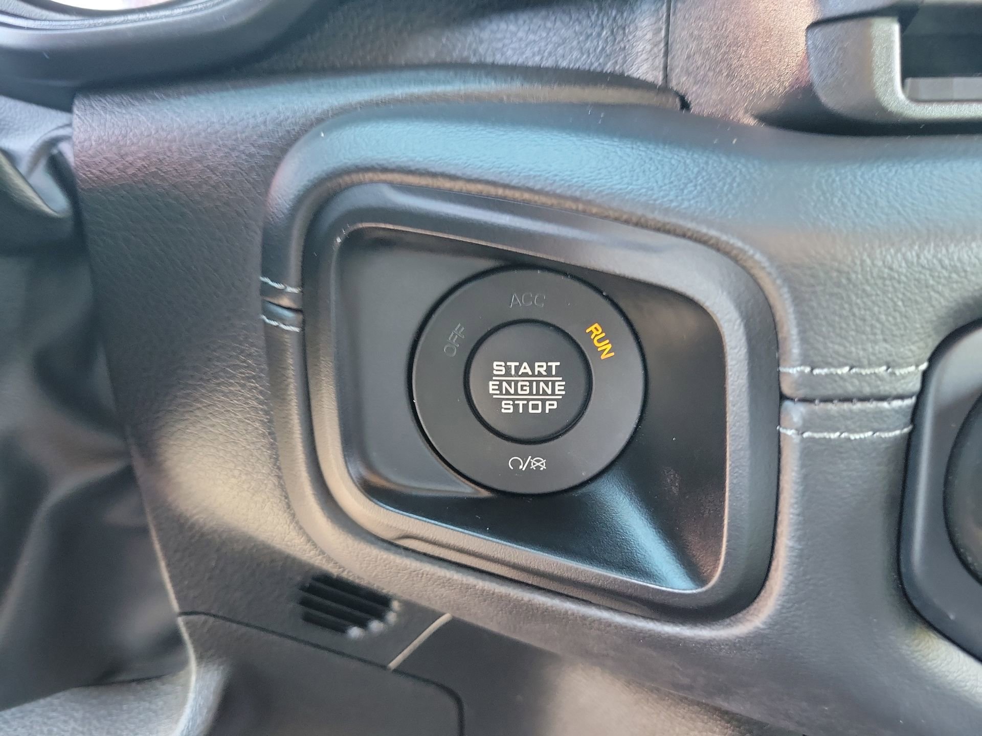 Used 2025 Jeep Wrangler Unlimited Sahara w/ Safety Group AWD/4WD image 35