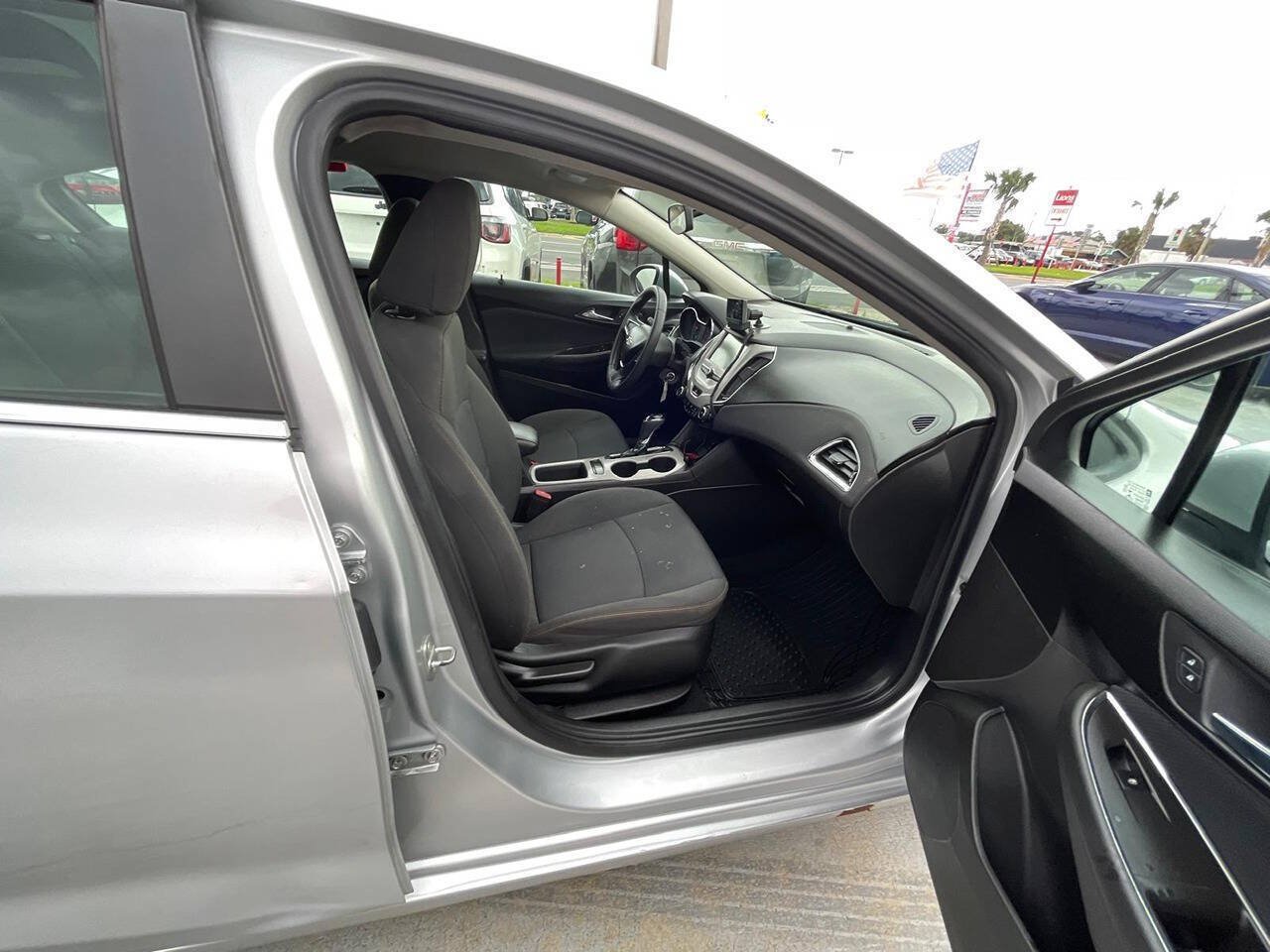 Used 2018 Chevrolet Cruze LS FWD image 16
