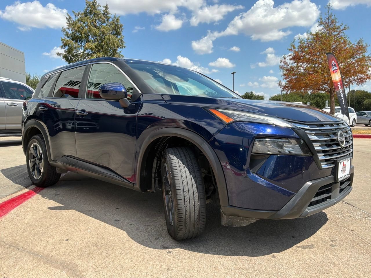 Used 2025 Nissan Rogue SV AWD/4WD image 4