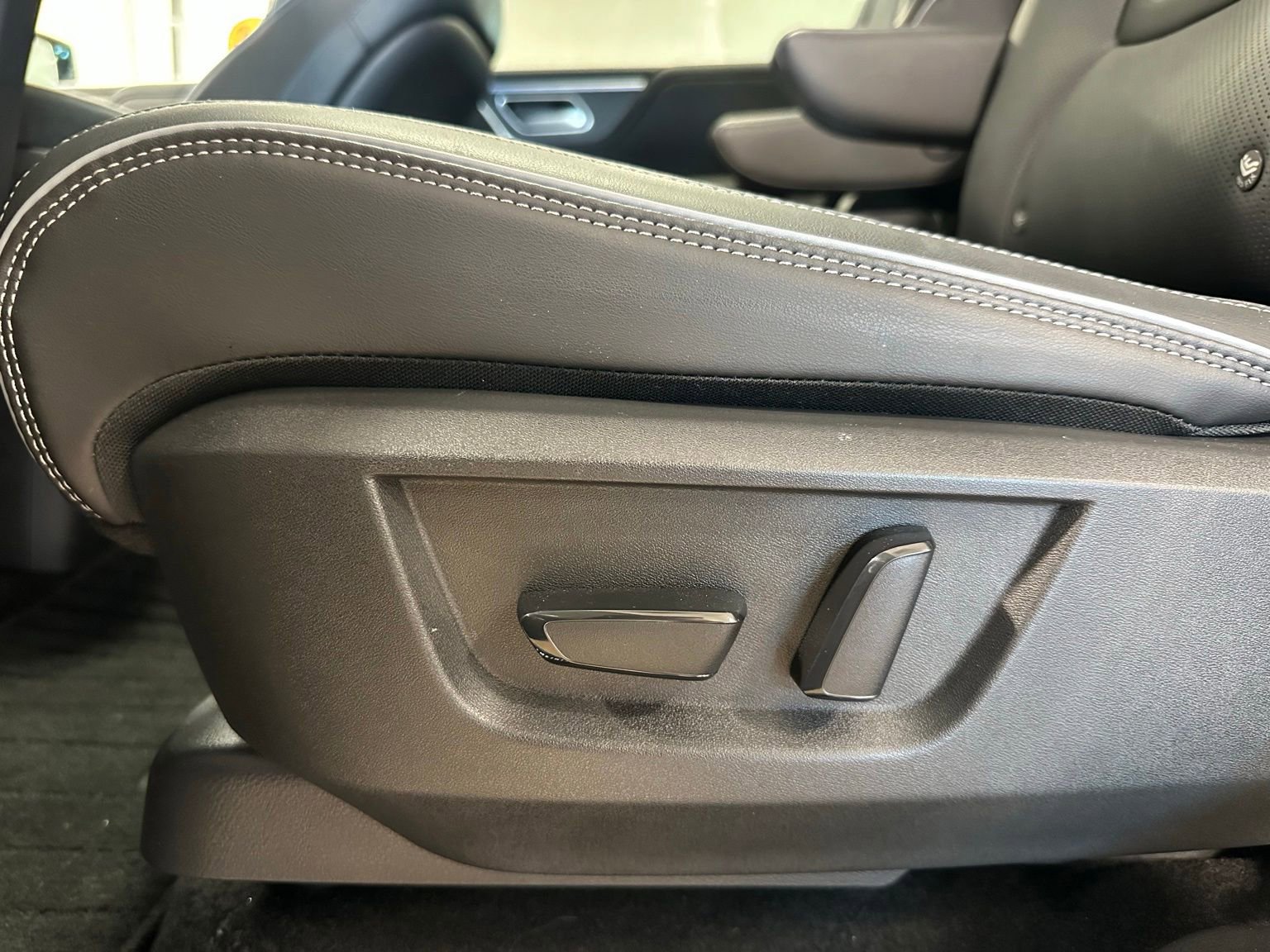 Used 2025 INFINITI QX80 Sensory AWD/4WD image 25