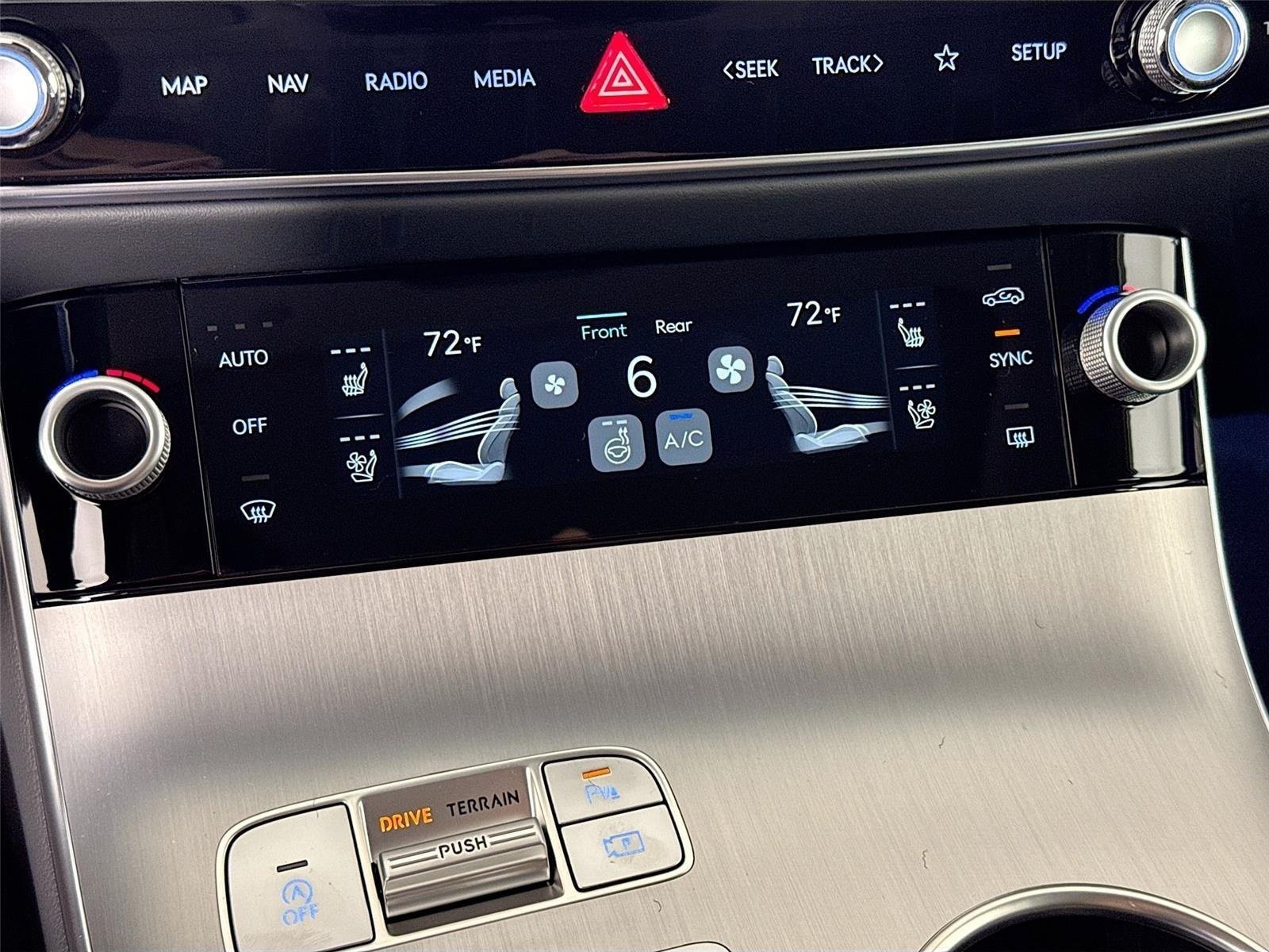 New 2026 Genesis GV70 2.5T Advanced AWD/4WD image 18