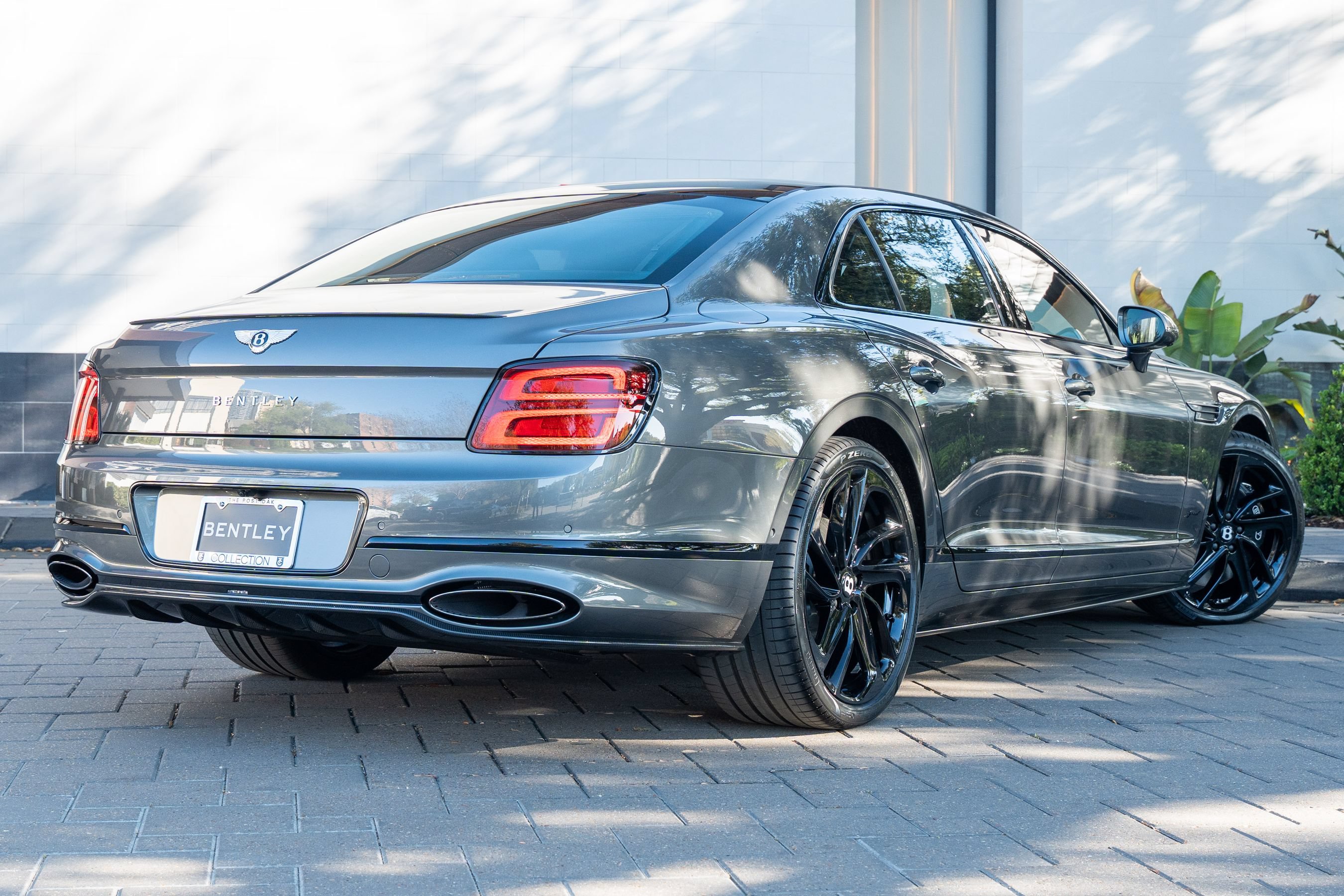 Certified 2025 Bentley Flying Spur Plug-In Hybrid AWD/4WD image 3