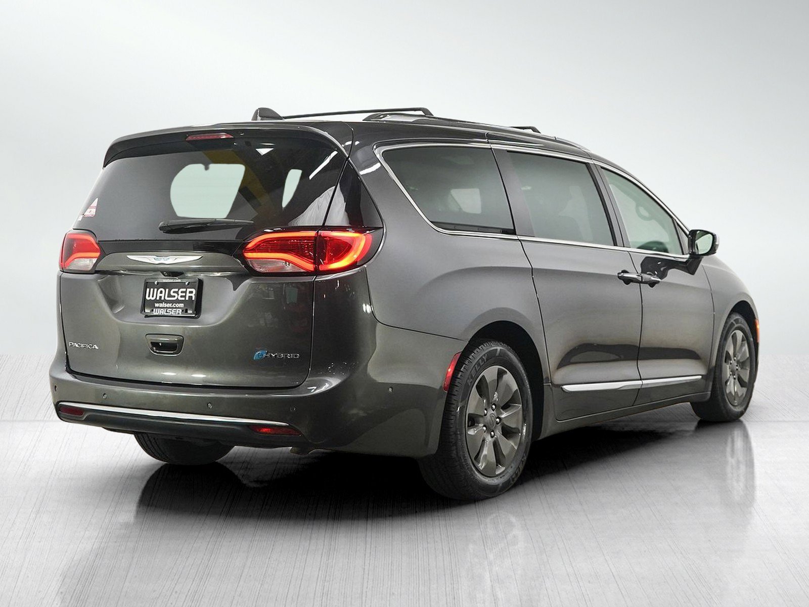 Used 2018 Chrysler Pacifica Limited w/ Advanced Safetytec Group FWD image 5