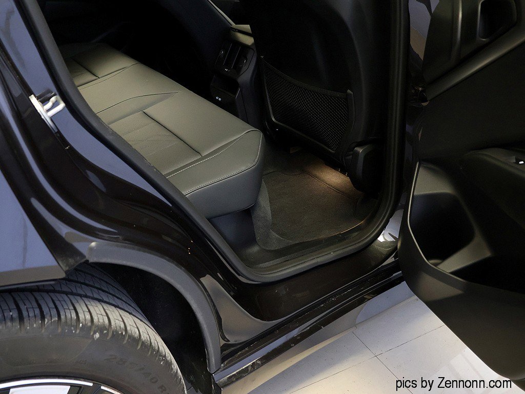 Used 2025 BMW X3 xDrive30i w/ Premium Package image 32