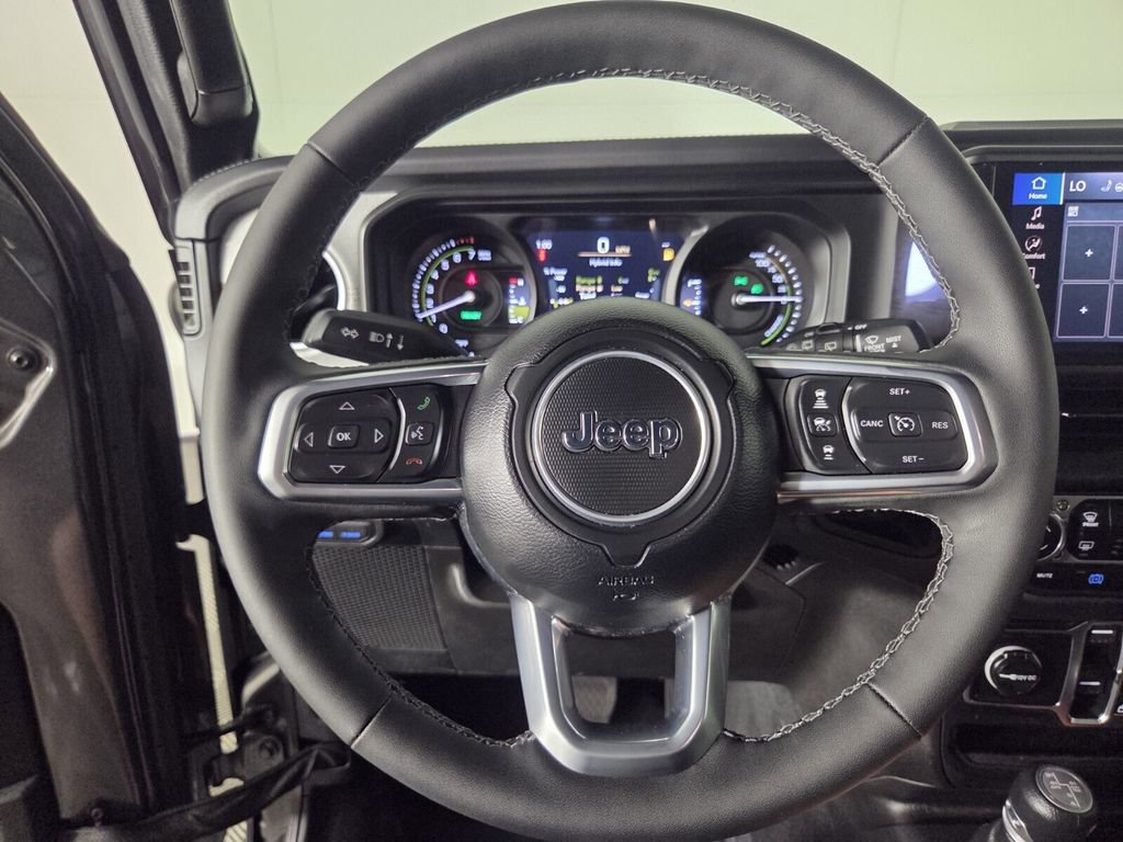 Certified 2025 Jeep Wrangler Sahara w/ Safety Group image 17