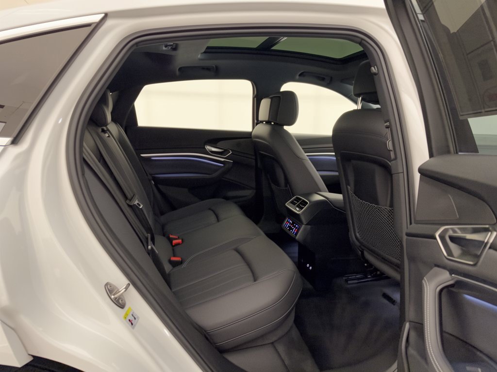 Used 2024 Audi Q8 e-tron Premium Plus AWD/4WD image 29