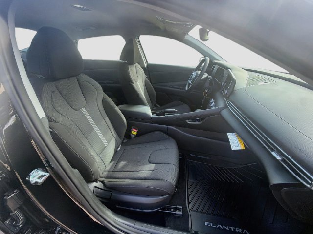 New 2026 Hyundai Elantra SE FWD image 27