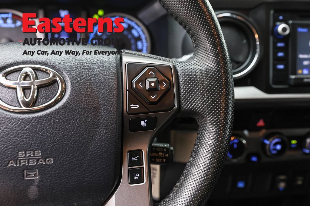 Used 2018 Toyota Tacoma SR5 AWD/4WD image 15