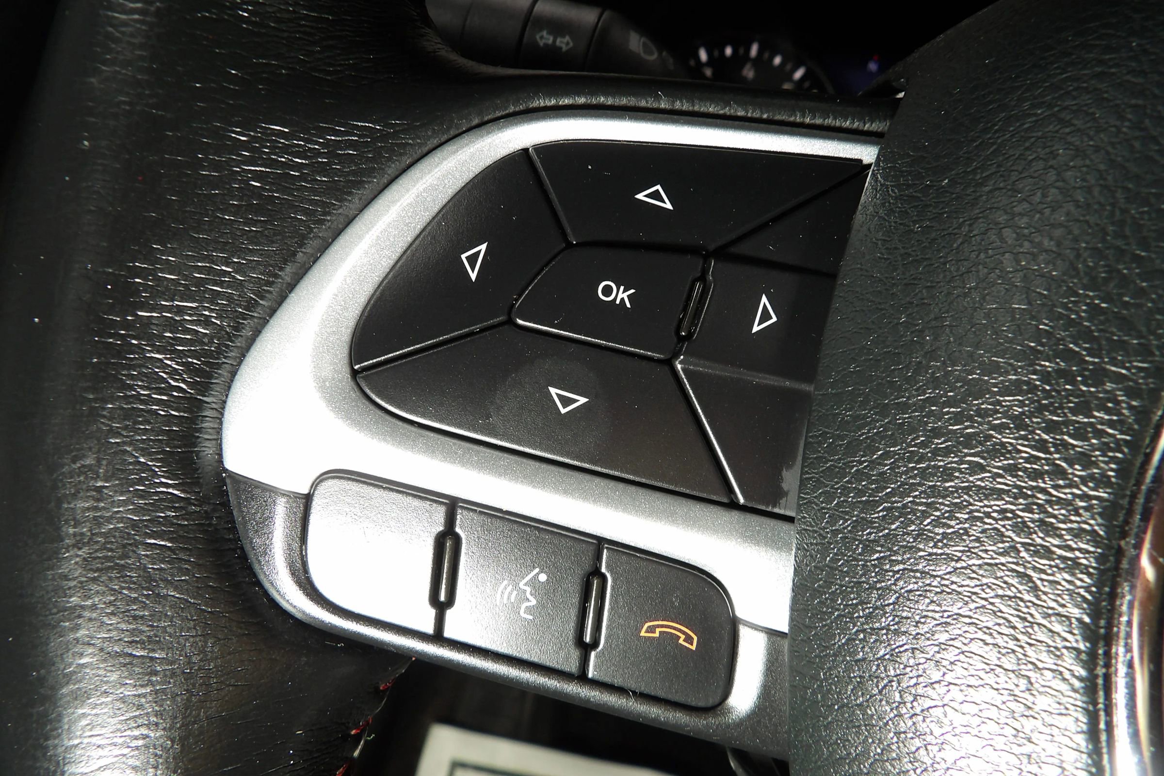 Used 2018 Jeep Renegade Trailhawk AWD/4WD image 25