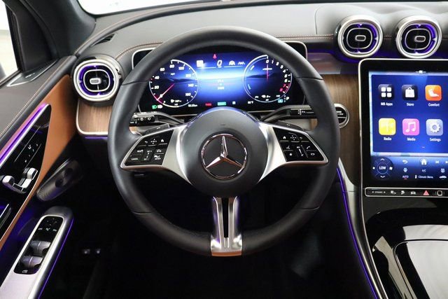 Used 2025 Mercedes-Benz GLC 350e 4MATIC w/ Driver Assistance Package image 5