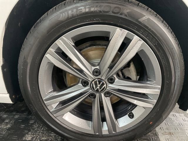 Certified 2024 Volkswagen Jetta SE w/ Panoramic Sunroof Package FWD image 3