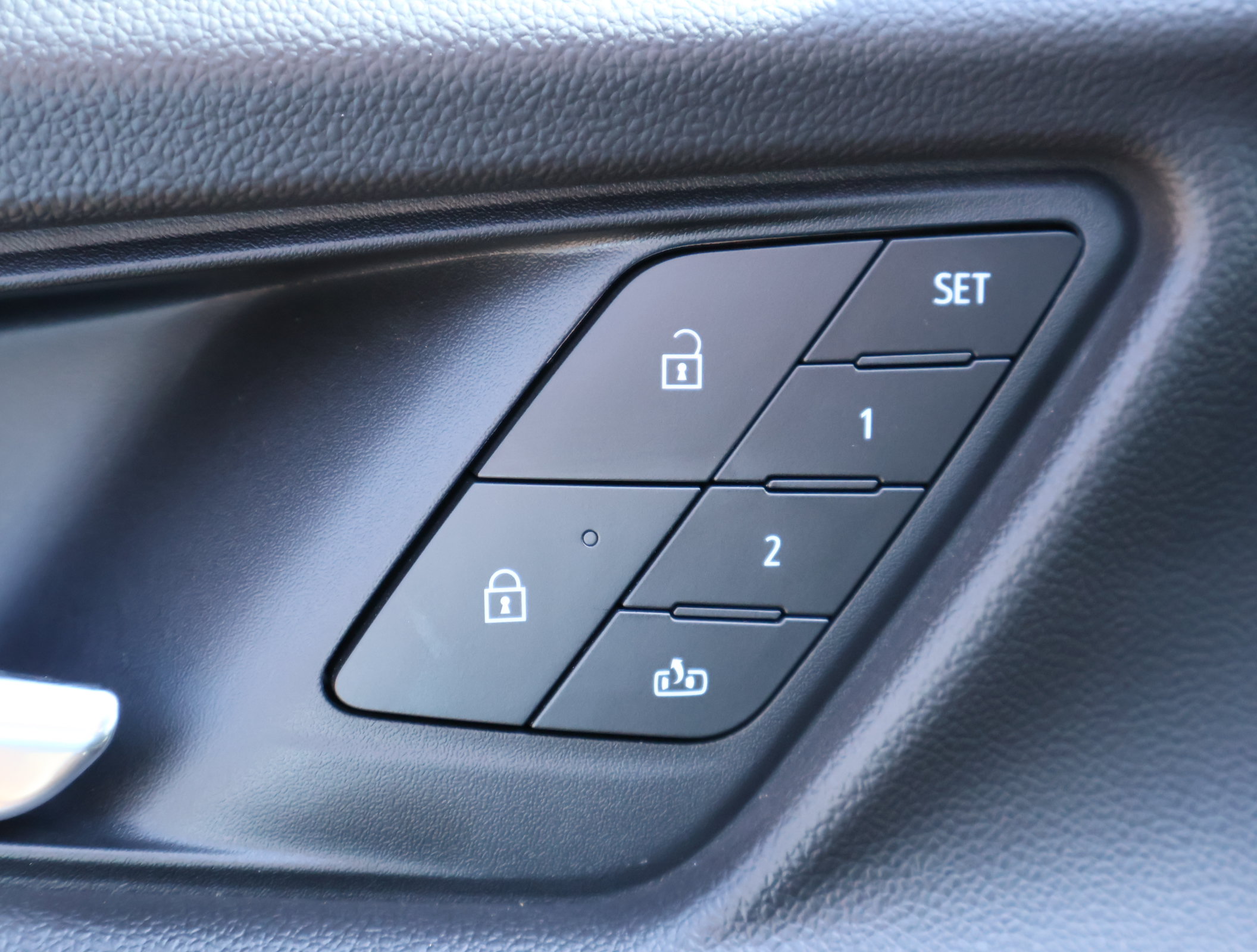 New 2027 Chevrolet Equinox RS w/ Safety and Technology Package FWD image 9