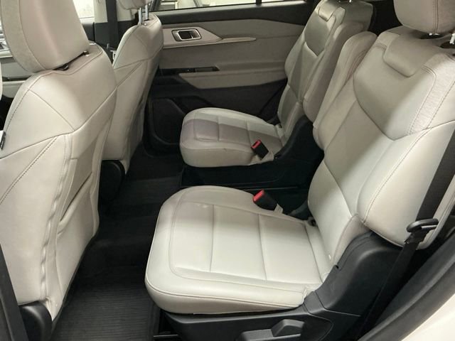 Used 2025 Ford Explorer Active w/ Active Comfort Package image 13