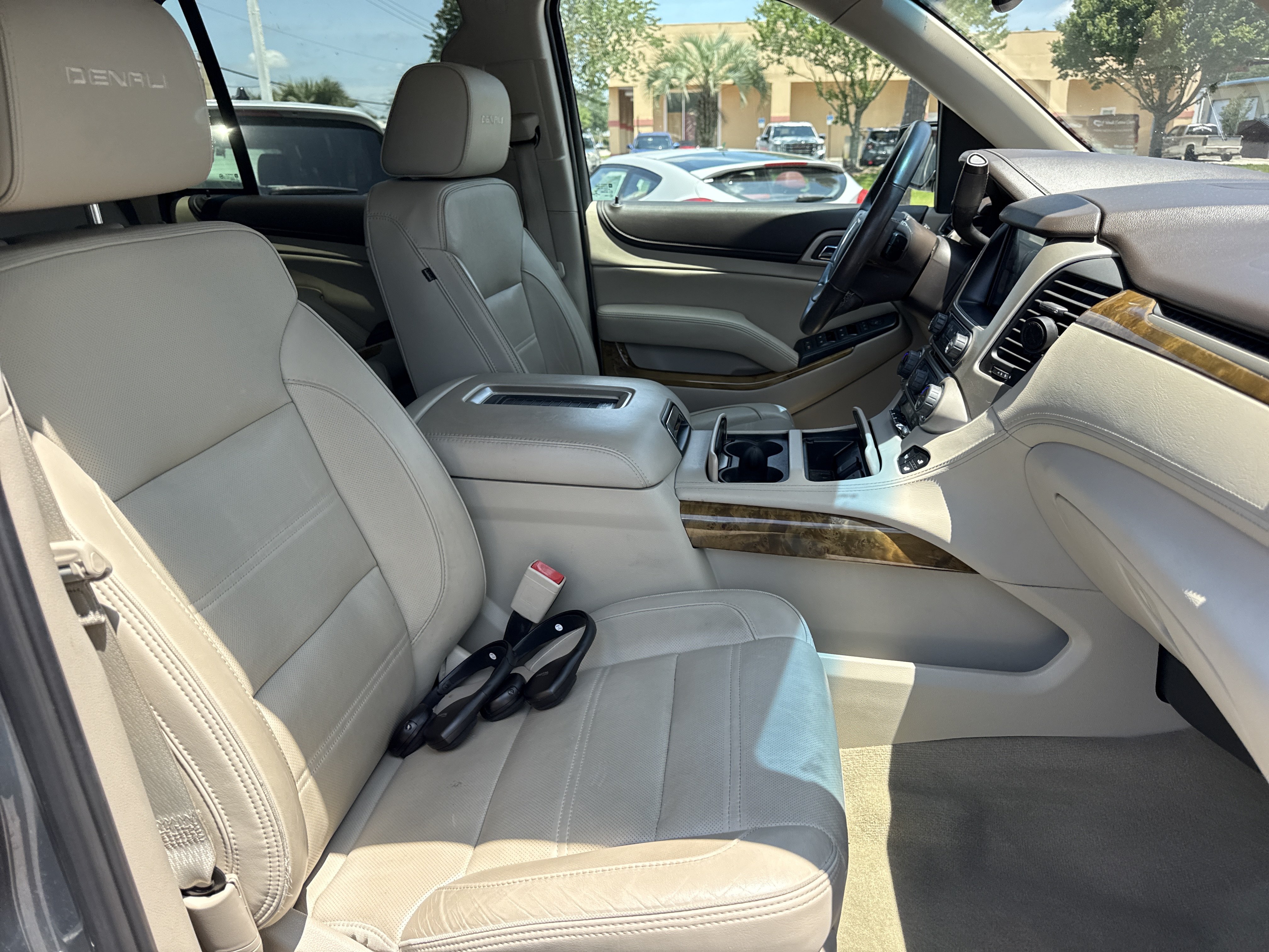 Used 2017 GMC Yukon Denali w/ Open Road Package RWD image 32