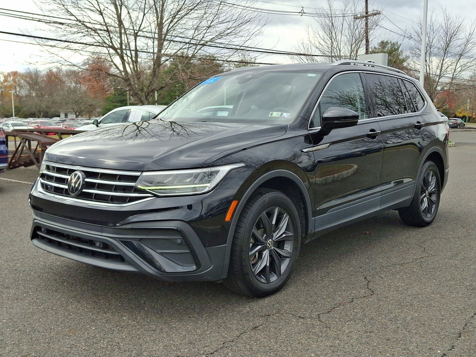 Certified 2022 Volkswagen Tiguan SE image 3