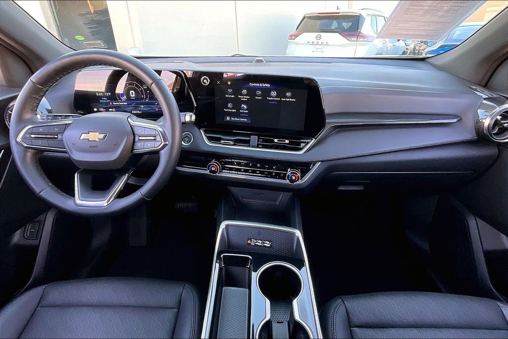 Used 2025 Chevrolet Equinox LT w/ Convenience Package II image 16