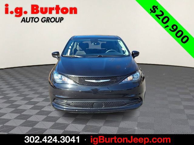 Certified 2023 Chrysler Voyager LX image 2