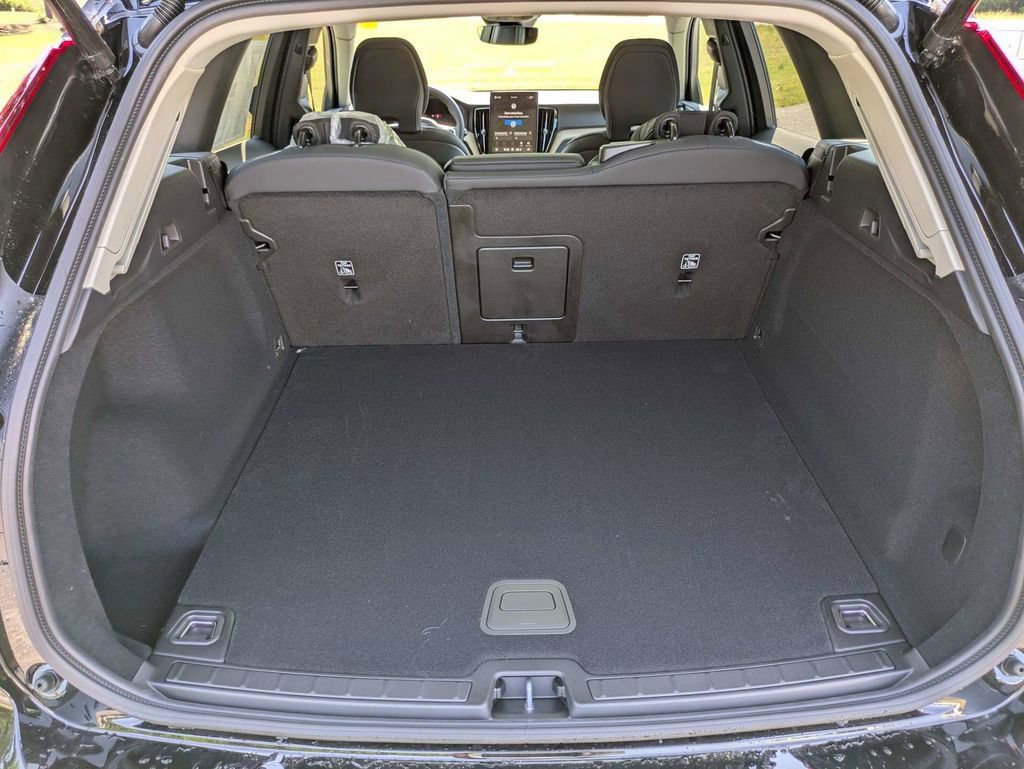 Certified 2026 Volvo XC60 B5 Core w/ Climate Package AWD/4WD image 13