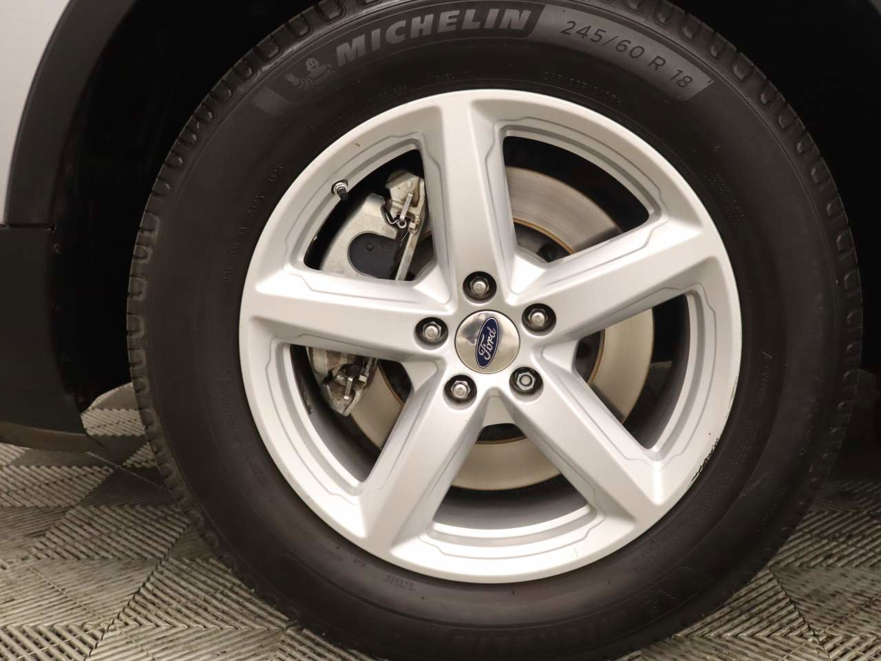 Used 2017 Ford Explorer XLT image 6