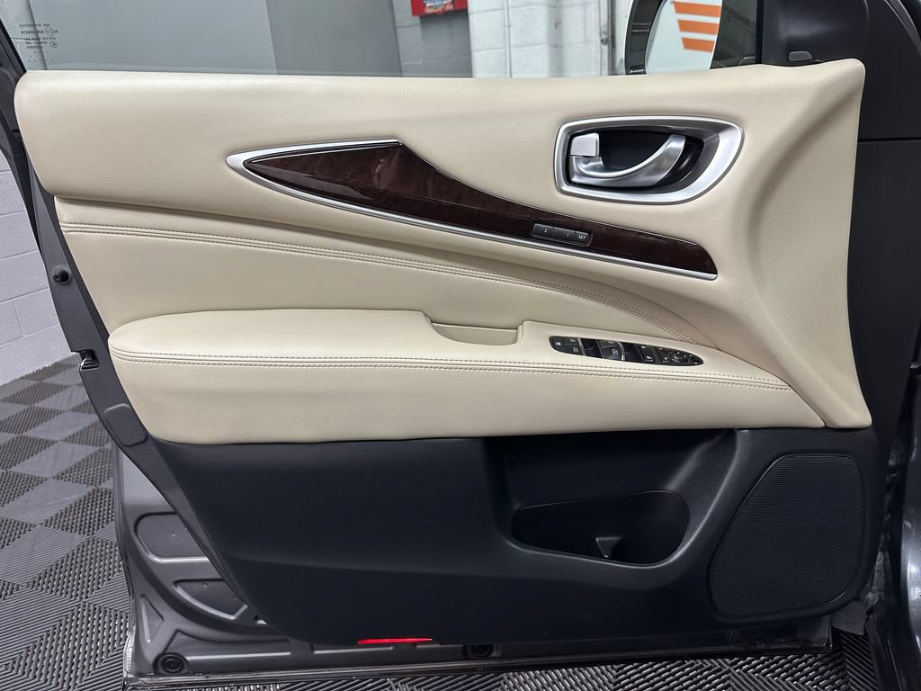 Used 2018 INFINITI QX60 Luxe w/ Deluxe Technology Package AWD/4WD image 17