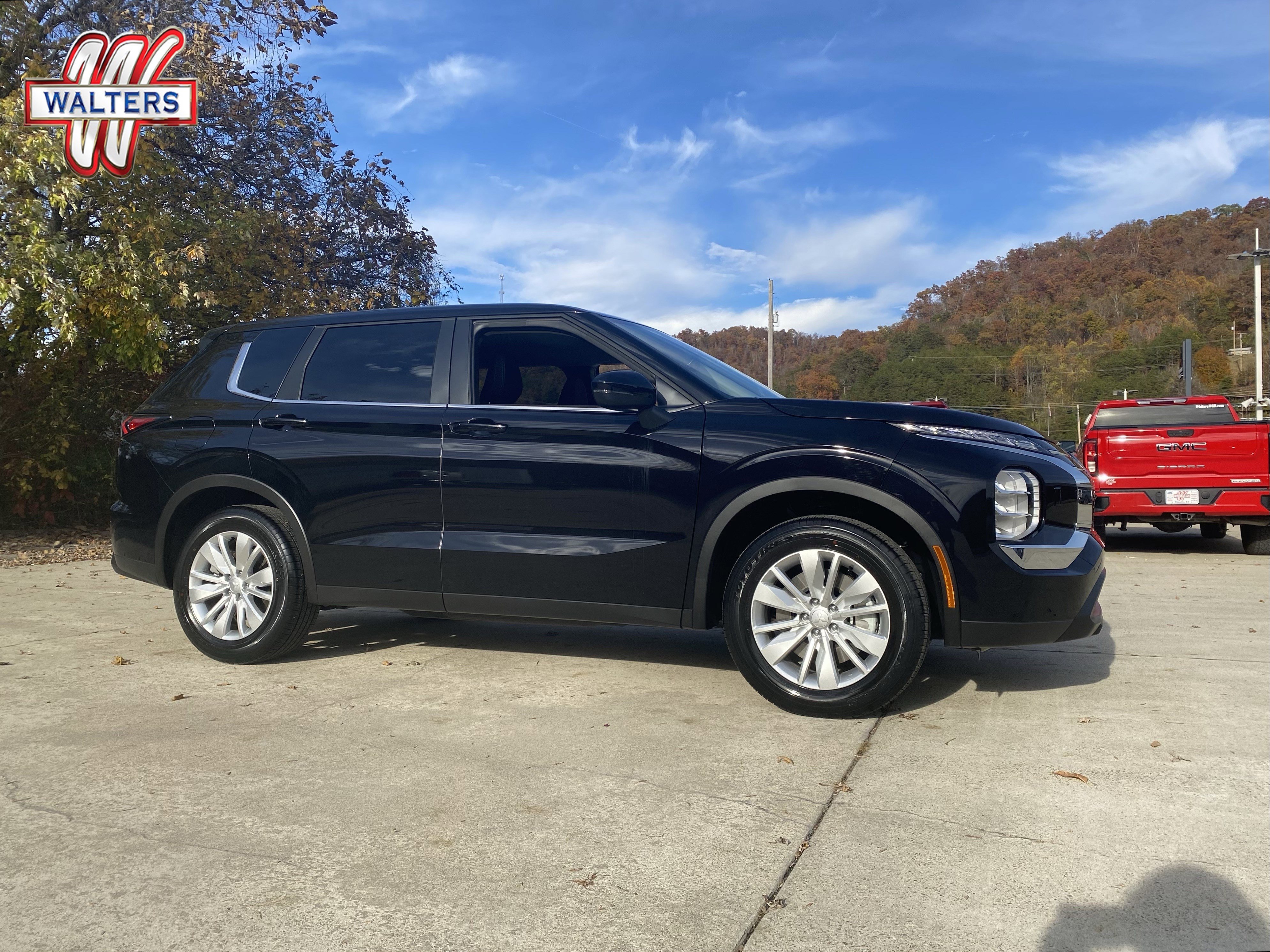 New 2025 Mitsubishi Outlander ES