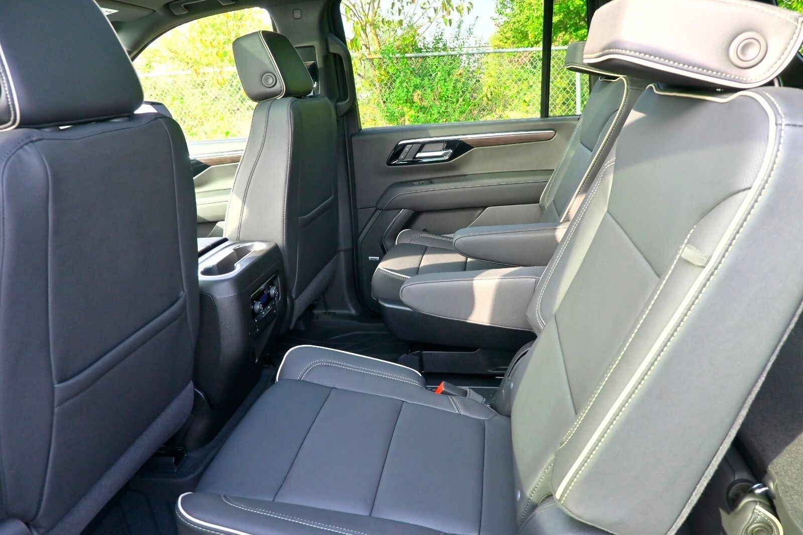 Used 2026 Chevrolet Suburban Premier w/ Sun And Tow Package AWD/4WD image 29