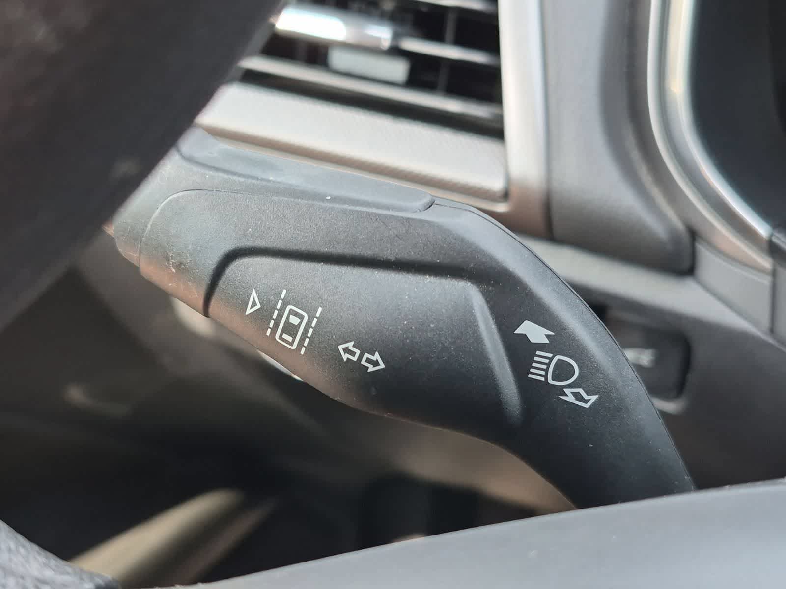 Used 2020 Ford Fusion SE FWD image 26