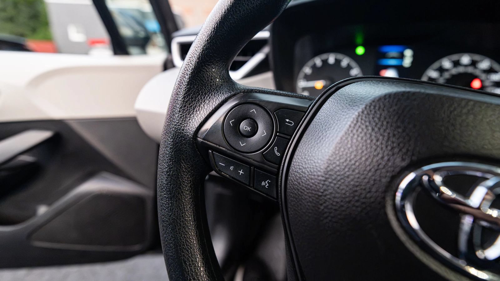 Used 2024 Toyota Corolla LE FWD image 35
