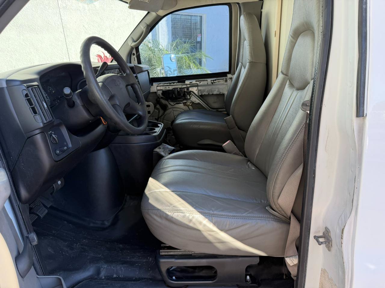 Used 2007 Chevrolet Express 3500 RWD image 18