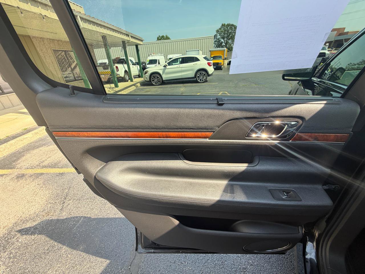 Used 2014 Lincoln MKT AWD image 15