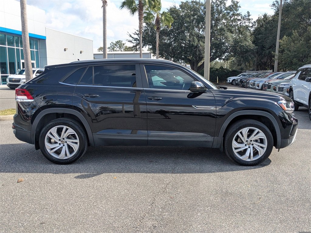 Used 2020 Volkswagen Atlas Cross Sport SE w/ Towing Package image 2