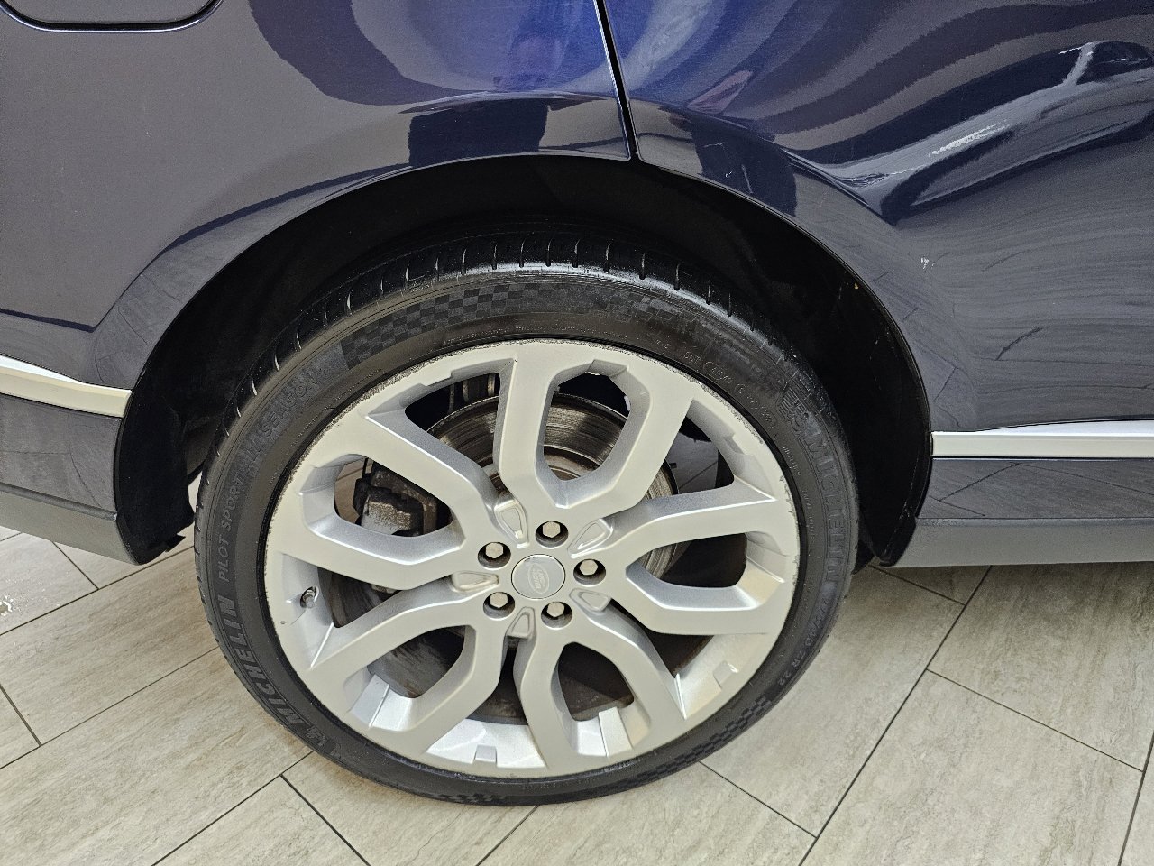 Used 2016 Land Rover Range Rover HSE image 41